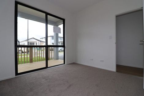 Photo of property in 22 Woven Place, Karaka, Papakura, 2113