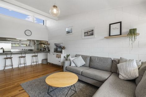 Photo of property in 2/289 Glenfield Road, Glenfield, Auckland, 0629