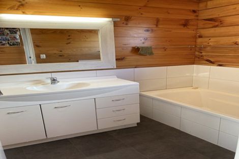 Photo of property in 31 Annan Grove, Papakowhai, Porirua, 5024