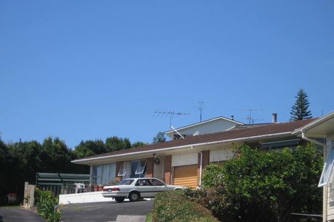 Photo of property in 2/5 Downing Street, Glenfield, Auckland, 0629