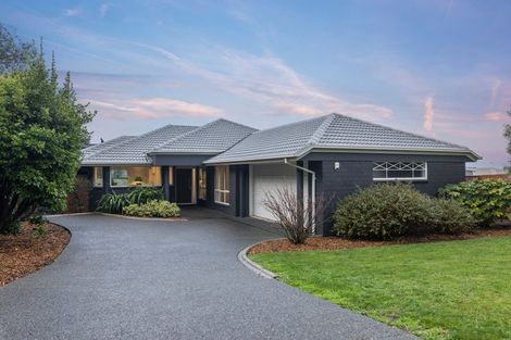 Photo of property in 5 Gilders Grove, Heathcote Valley, Christchurch, 8022