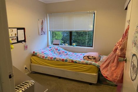 Photo of property in 43 Deverell Place, Northcross, Auckland, 0632