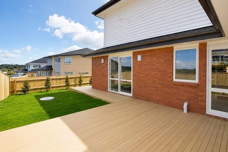 Photo of property in 68 Huntington Park Drive, Greenhithe, Auckland, 0632