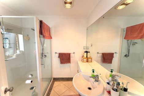 Photo of property in 40 Thornbury Crescent, East Tamaki Heights, Auckland, 2016