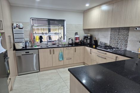 Photo of property in 50 Archmillen Avenue, Pakuranga Heights, Auckland, 2010