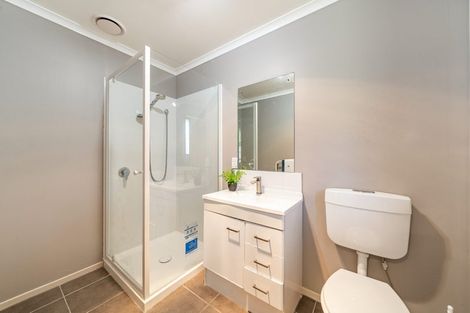 Photo of property in 6 Mcewen Crescent, Riverstone Terraces, Upper Hutt, 5018