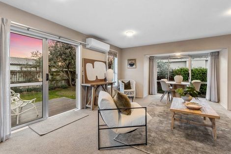 Photo of property in 2/72 Winters Road, Redwood, Christchurch, 8051