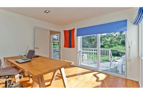 Photo of property in 19a Clairville Crescent, Wai O Taiki Bay, Auckland, 1072