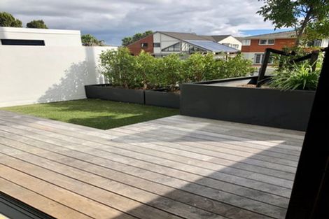 Photo of property in Frank Sargeson Apts, 2/74g Anzac Street, Takapuna, Auckland, 0622