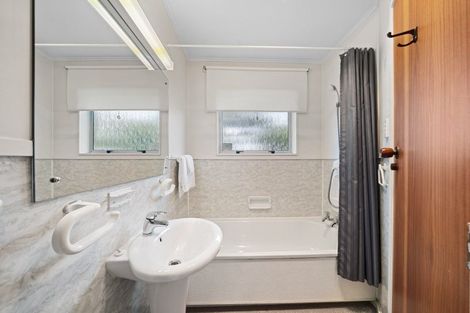 Photo of property in 2 Dalton Court, Pukekohe, 2120