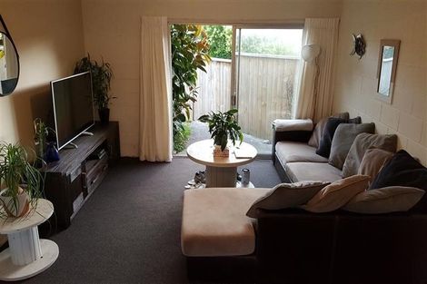 Photo of property in 2/29 Sealy Road, Torbay, Auckland, 0630