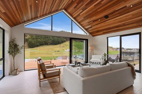 Photo of property in 10 Flowers Lane, Cracroft, Christchurch, 8022