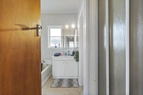 Photo of property in 2 Keays Road, Avenues, Whangarei, 0110