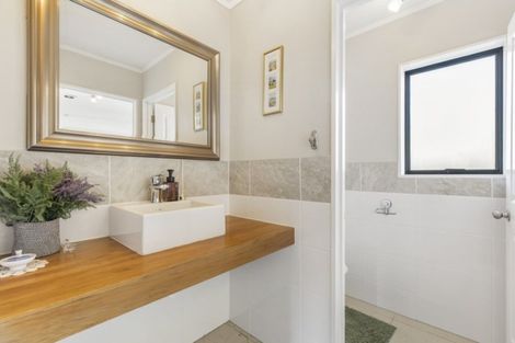 Photo of property in 3 Glenross Drive, Wattle Downs, Auckland, 2103