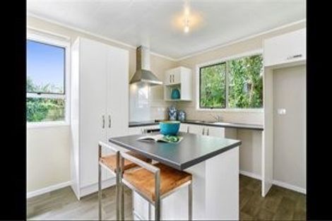 Photo of property in 32 Larissa Avenue, Henderson, Auckland, 0610