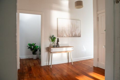 Photo of property in 8 Shannon Street, Mount Victoria, Wellington, 6011