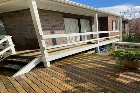 Photo of property in 2/138 Sunset Road, Unsworth Heights, Auckland, 0632