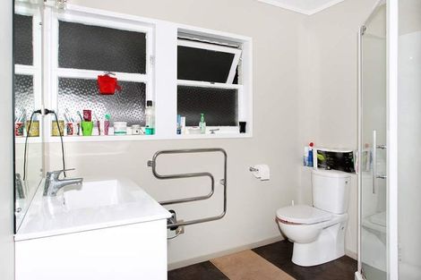 Photo of property in 73a Target Road, Totara Vale, Auckland, 0629