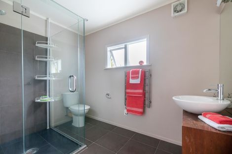 Photo of property in 10 Tawini Road, Titirangi, Auckland, 0604