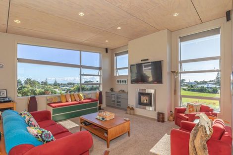 Photo of property in 31-33 Taonui Street, Waitarere Beach, Levin, 5510