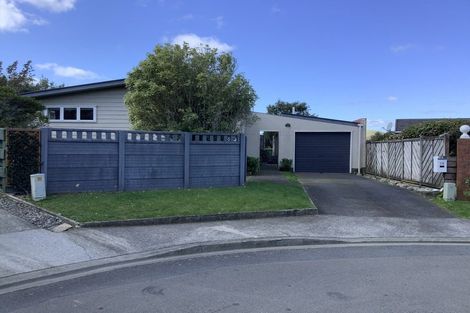 Photo of property in 18 Te Kiteroa Grove, Churton Park, Wellington, 6037