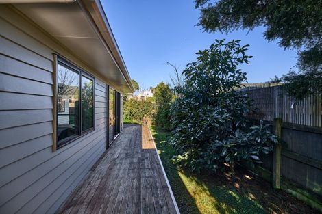 Photo of property in 1a Peel Place, Wainuiomata, Lower Hutt, 5014