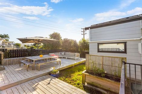 Photo of property in 123 Waimumu Road, Massey, Auckland, 0614