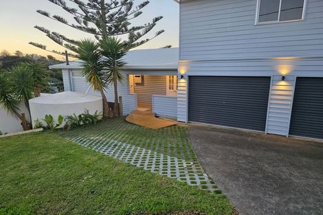 Photo of property in 2a Holiday Road, Stanmore Bay, Whangaparaoa, 0932
