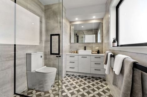 Photo of property in 4/20 Tui Glen Road, Birkenhead, Auckland, 0626