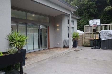 Photo of property in 73 Warman Road, Okura, Auckland, 0792