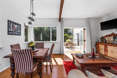 Photo of property in 6 Ormond Road, Hospital Hill, Napier, 4110