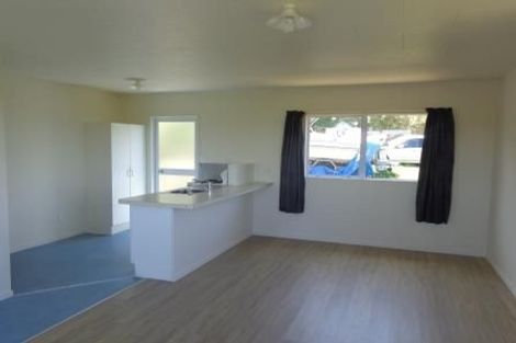 Photo of property in 16 Worthington Place, West Harbour, Auckland, 0618
