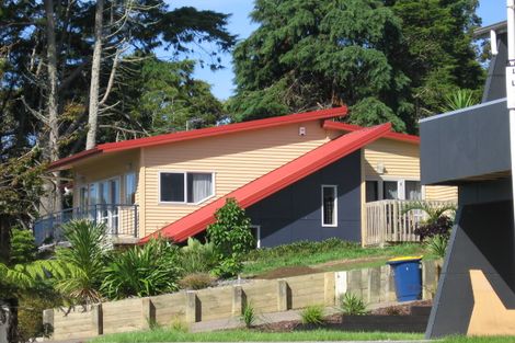 Photo of property in 10b Earl Road, Titirangi, Auckland, 0604