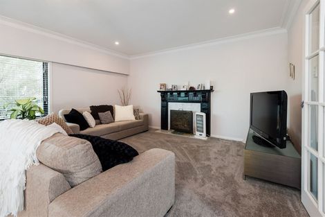 Photo of property in 11 Lake Pupuke Drive, Takapuna, Auckland, 0622