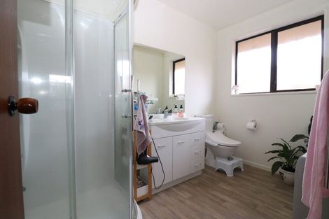 Photo of property in 2/30c Greers Road, Ilam, Christchurch, 8041