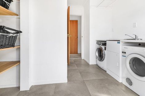 Photo of property in 18 Longwood Place, Harrowfield, Hamilton, 3210