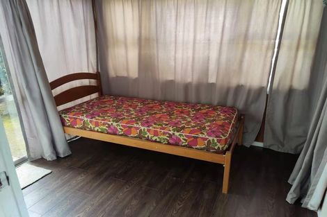 Photo of property in 1 Fayette Place, Te Atatu South, Auckland, 0610