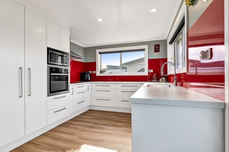 Photo of property in 100 Pembroke Road West, Pembroke, Stratford, 4332