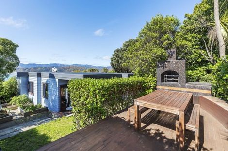 Photo of property in 22 Tai Paku Paku Road, Karaka Bays, Wellington, 6022