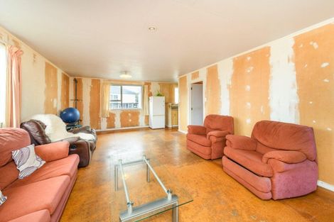 Photo of property in 2 Tiller Close, Kelvin Grove, Palmerston North, 4414