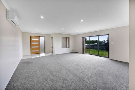Photo of property in 8 County Drive, Hawera, 4610