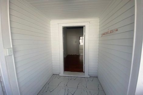 Photo of property in 118a Hutchinson Avenue, New Lynn, Auckland, 0600