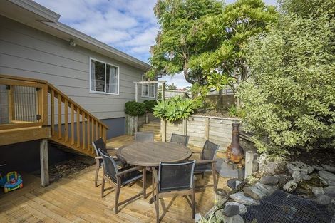 Photo of property in 68 Trias Road, Totara Vale, Auckland, 0629