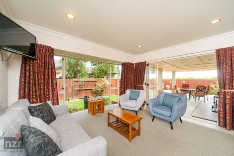 Photo of property in 3 Ron Place, Fitzherbert, Palmerston North, 4410