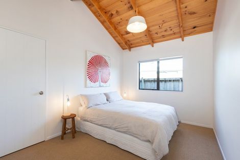 Photo of property in 15 Kitty Frazer Lane, Omaha, 0986