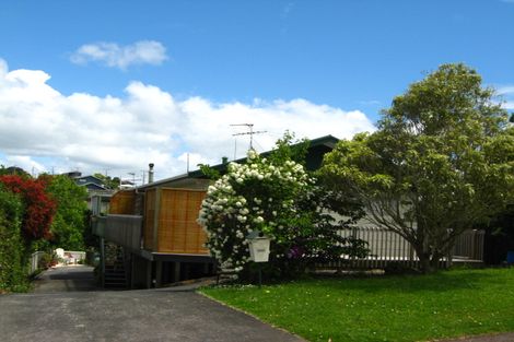 Photo of property in 2/5 Zita Avenue, Matakatia, Whangaparaoa, 0930