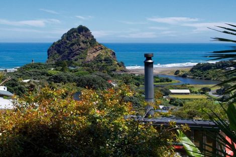 Photo of property in 98 Seaview Road, Piha, New Lynn, 0772