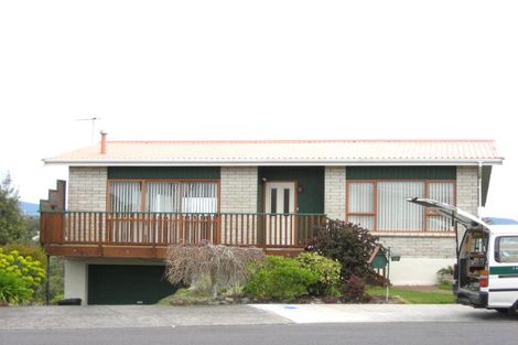Photo of property in 19 Longview Drive, Merrilands, New Plymouth, 4312