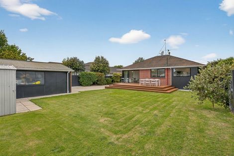 Photo of property in 15 Oakfield Street, Burnside, Christchurch, 8053