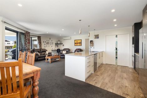 Photo of property in 10 Sophora Place, Papamoa Beach, Papamoa, 3118